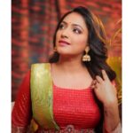 Hariprriya Instagram – ಬಣ್ಣನೆಗೆ ಸಿಗದ ಬಣ್ಣನೇ ಕೆಂಪು ❤️

#MondayMood #ethniclove 

MUA – @artistryby_priyankaharish 
Jewels – @renymyjewels 
Designer – @sriaandesigner 
Photography- @pavenfotography