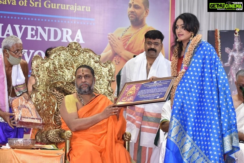 Hariprriya Instagram - Immensely proud to have been felicitated by Sri Sri Sri Subudhendra teertha Swamiji in #Mantralayam πππ» What makes it even more special is being honored on Raghavendra Swami's birthday π€©π Had an amazing darshan as always π₯° Mantralayam has never ceased to amaze me, especially their hospitality & the wonderful vibesπβ€οΈ #mantralaya #Darshan #tuesdaymotivations #tuesdayvibes