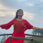 Hariprriya Instagram - Nature always wears the colors of the spirit❤️ #TravelGoals #TuesdayVibe #Wanderlust #loveholidays