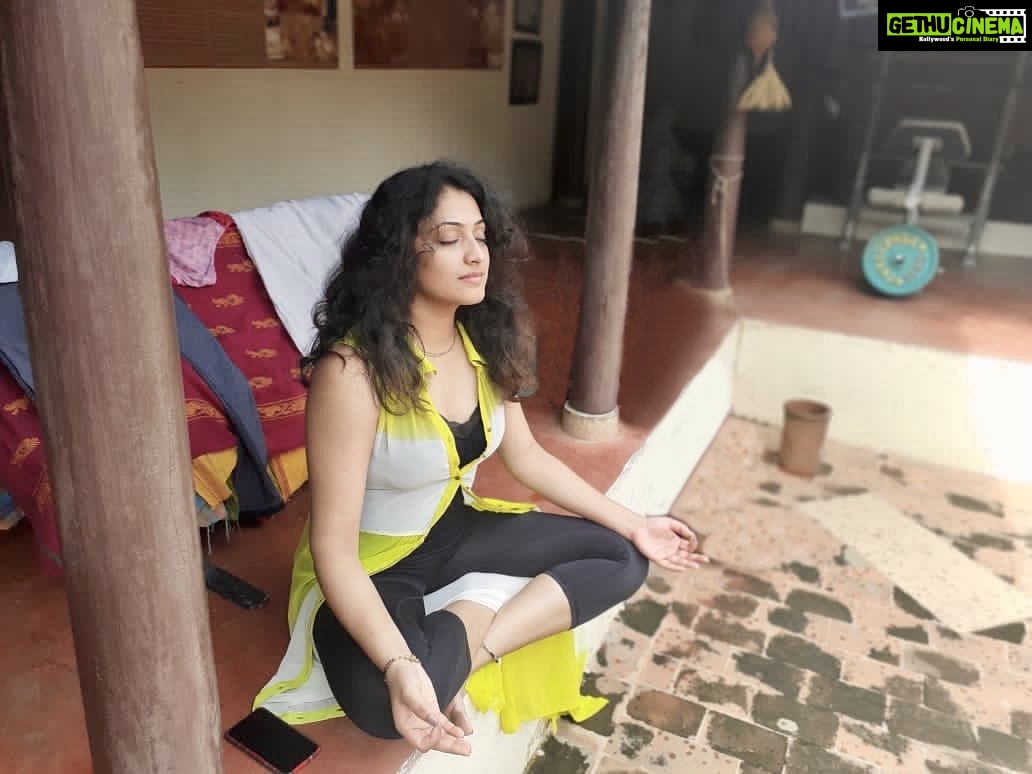 Hariprriya Instagram - Quiet the mind, the soul will speak 😇 #mondaythoughts #mondayfeeling