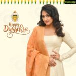 Hariprriya Instagram - ದಸರಾ ಹಬ್ಬದ ಶುಭಾಶಯಗಳು💐🤩 May this auspicious festival of Dussehra brighten up your day and brings an ocean of opportunities for you! 😍❤️ #HappyDussehra #Dussehra2020 Pic by - @chitrataramanu 😎