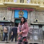 Hariprriya Instagram – Had an amazing darshan of Chamundeshwari Devi last evening on the occasion of Navaratri Friday 😍 May Devi bless us all 🙏 Happy Navratri to all 🤗🤗 #mysore #mysoredasara #navratri