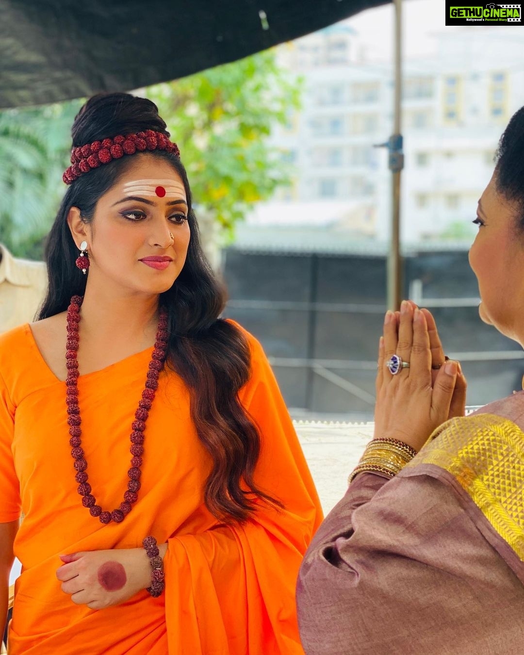 Hariprriya Instagram - Catch me on Sangharsha serial at 7pm this #navarathri 🤩