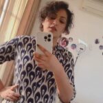 Hariprriya Instagram - New phone, calls for a new Trend 😬 #FridayFeeling #newphone #iphone13pro