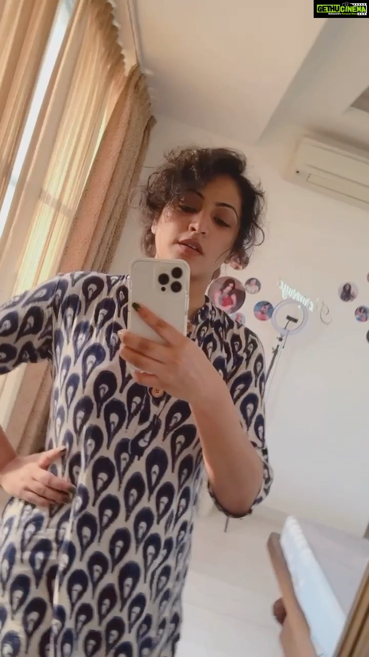 Hariprriya Instagram - New phone, calls for a new Trend 😬 #FridayFeeling #newphone #iphone13pro