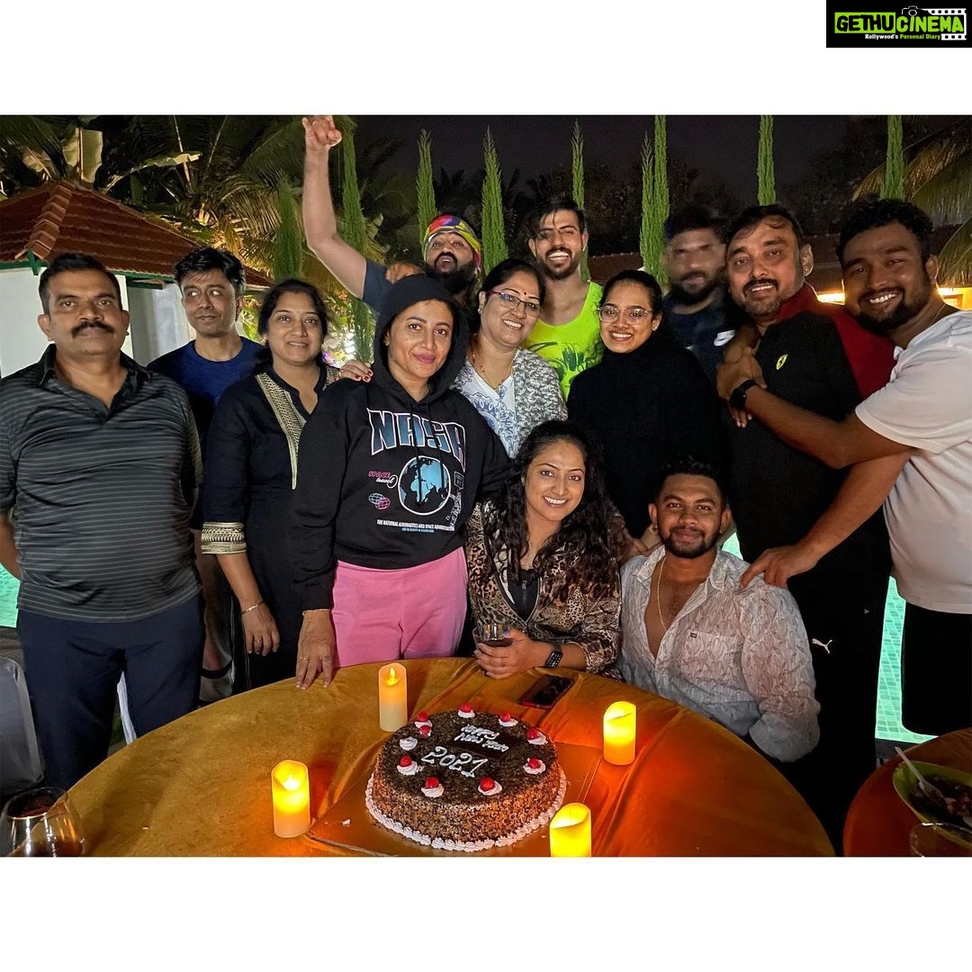 Hariprriya Instagram - First post of 2021 πππ» My wishes might be late, but you all are always in my heart π₯°β€οΈThis is definitely our year π€©π₯³ May all of us be blessed with good health, happiness, and everything our heart desires! Happy new year friends β€οΈπ€π #HappyNewYear #HappyNewYear2021