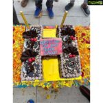Hariprriya Instagram - Such a sweet gesture by a group of fans who came to wish me and the team on the sets of Petromax 😍😍 Moments like these will stay close to my heart forever and I am overwhelmed by your love ❤️🥰Thank you guys for the wonderful H shaped cake and gifts🤩🥳 #SundayMorning #FANLOVE #sundayvibes Mysore, Karnataka