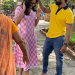 Hariprriya Instagram - Things can easily get stuck in your hair when it's curly! And then there's people who play with it like it's a bird nest 🤷🏻‍♀️ @sathish_ninasam_official do you expect to find birds or eggs ? 🙄🤦🏻‍♀️ #petromax 🎥