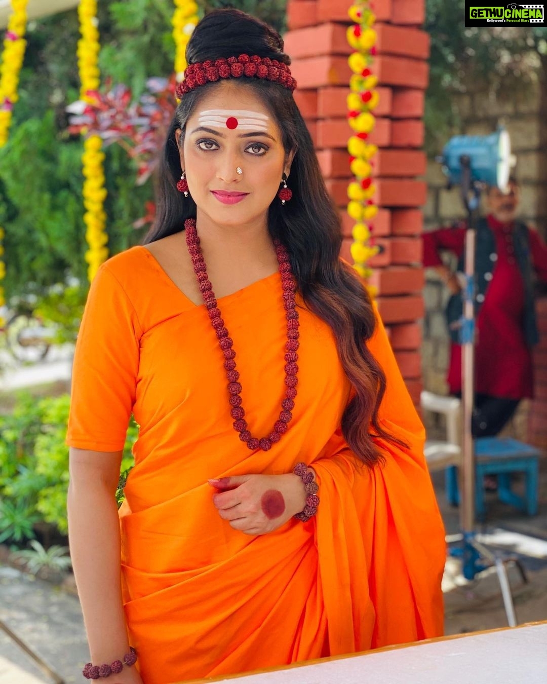Hariprriya Instagram - Catch me on Sangharsha serial at 7pm this #navarathri 🤩