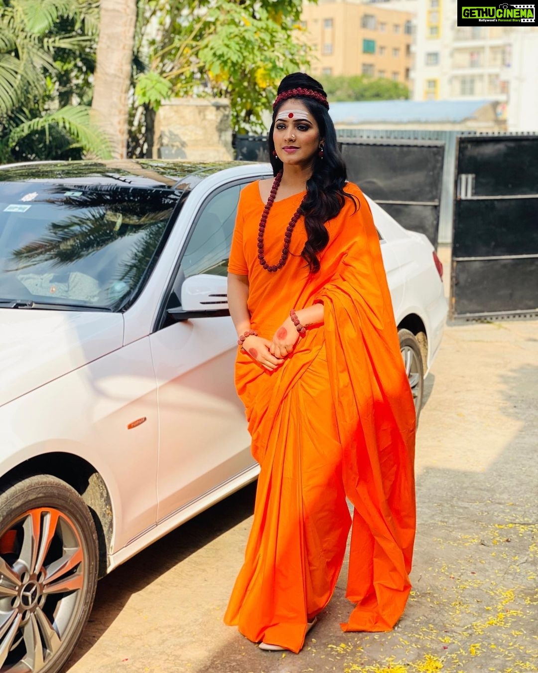Hariprriya Instagram - Catch me on Sangharsha serial at 7pm this #navarathri 🤩