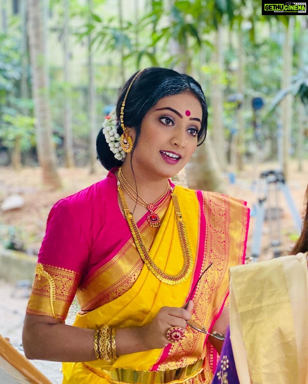 Hariprriya Instagram - Catch me on Sangharsha serial at 7pm this #navarathri 🤩