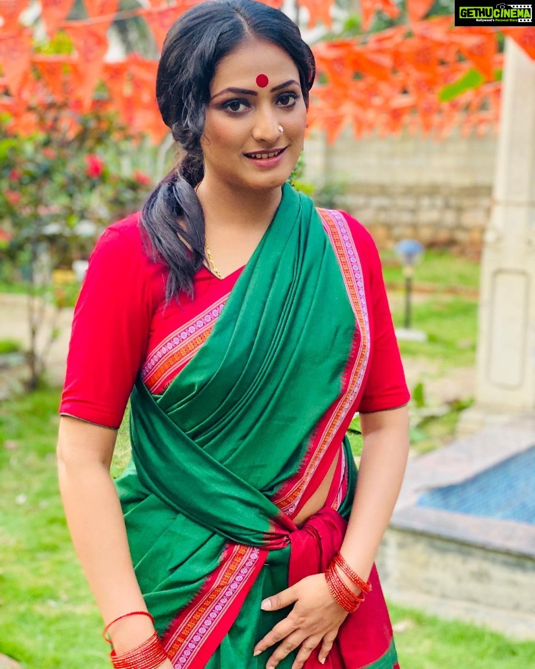 Hariprriya Instagram - Catch me on Sangharsha serial at 7pm this #navarathri 🤩