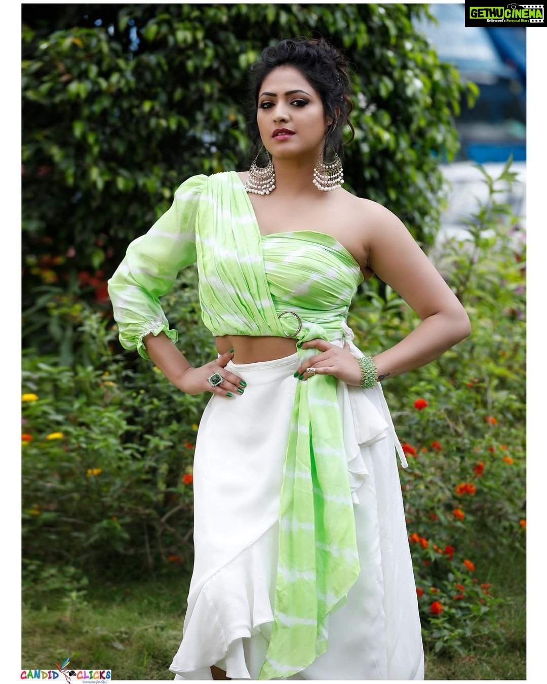 Hariprriya Instagram - Beauty attracts the eye but style captures the heart✨💚 #StylishSunday Beautiful Citrus Draped Top paired with White Skirt designed by 🤩 - @nineonine_designstudio Beautifully captured by 😍 - @candidclicks1