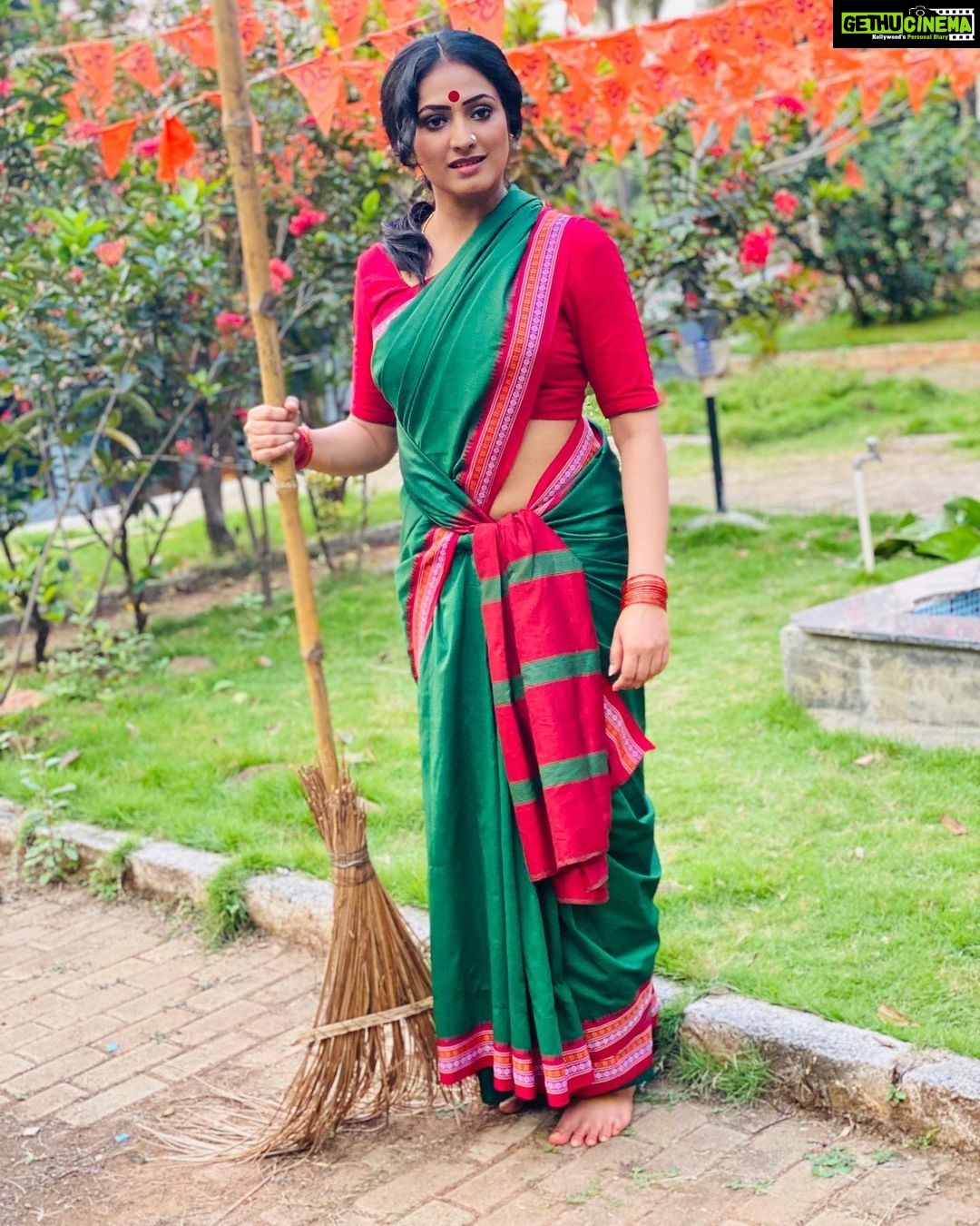 Hariprriya Instagram - Catch me on Sangharsha serial at 7pm this #navarathri 🤩