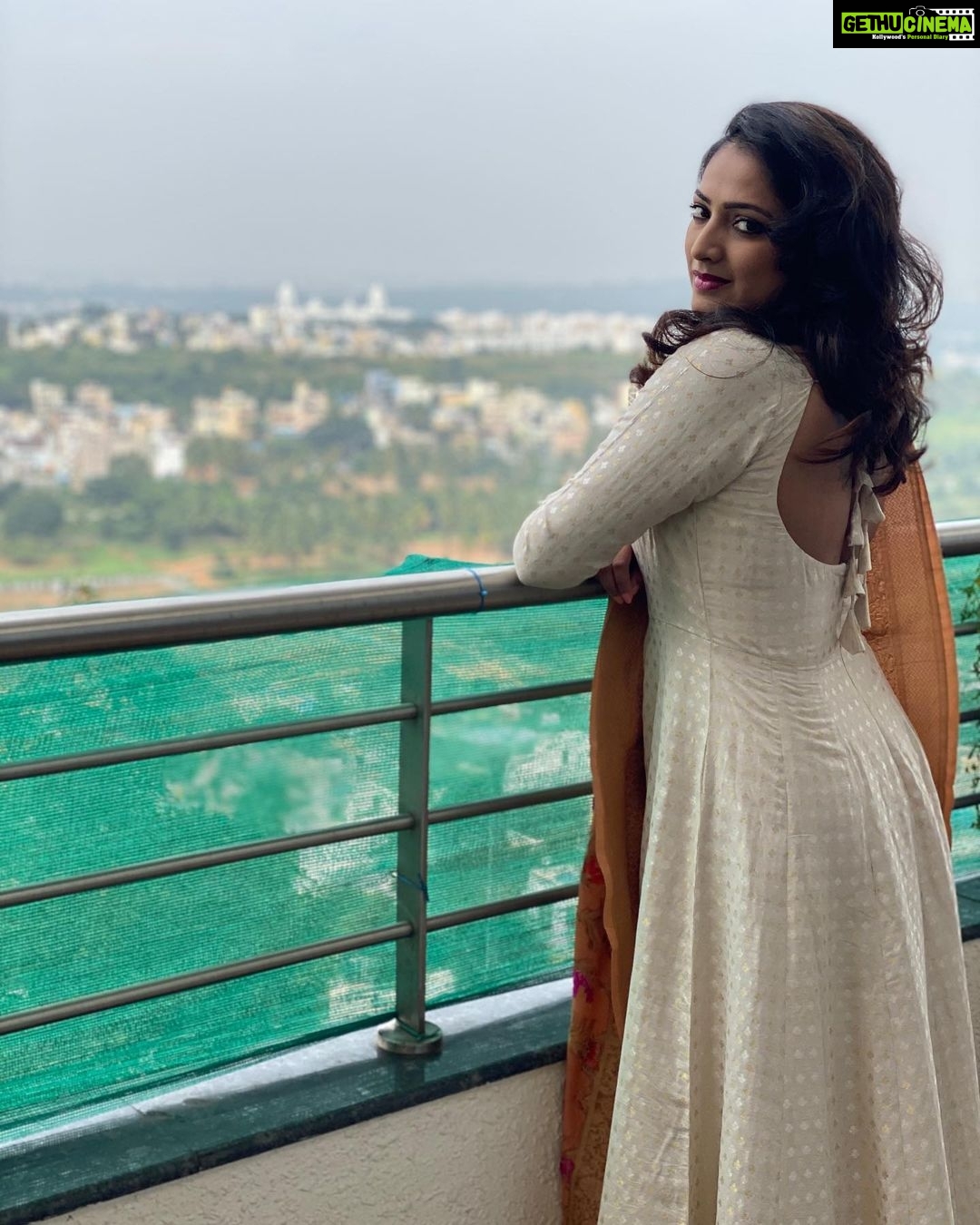 Hariprriya Instagram - Happy Sunday ppl 🥰 Beautiful Anarkali 😍 Designed and styled by @aayeshaa.mariam 🤩❤️