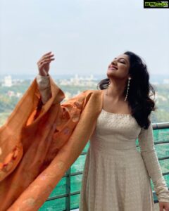 Hariprriya Instagram - Happy Sunday ppl 🥰 Beautiful Anarkali 😍 Designed and styled by @aayeshaa.mariam 🤩❤️