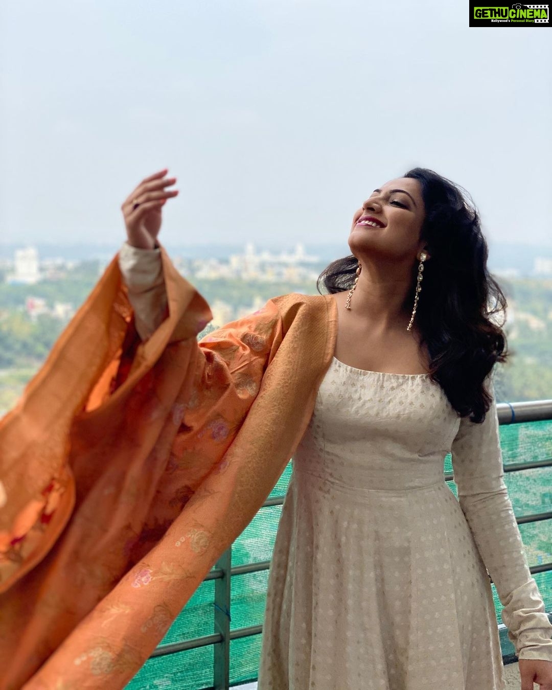 Hariprriya Instagram - Happy Sunday ppl 🥰 Beautiful Anarkali 😍 Designed and styled by @aayeshaa.mariam 🤩❤️