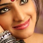 Hariprriya Instagram - How’s the Simple Dimple 🥰🤷🏻‍♀️ #SimpleDimple #mondaystyle Beautiful outfit by - @prathikshadesignhouse 🤩