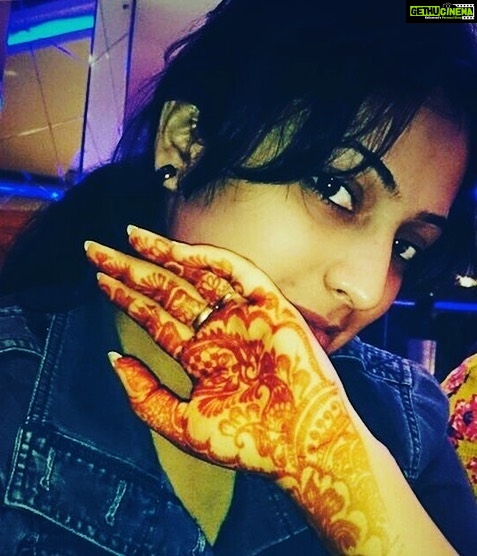 Hariprriya Instagram - ಅವನ ಪ್ರೀತಿಗೆ ಕೈಯೇ ಕನ್ನಡಿ ! 🥰 Read to know more 👉🏻 Babeknows.com . Link in the bio #babeknows #babe #knows #hariprriya #bangalore
