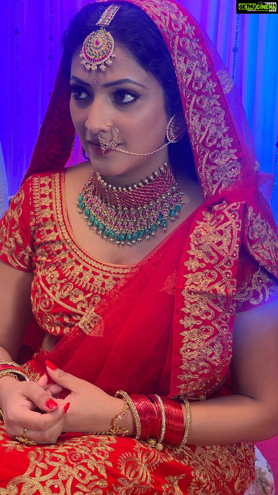 Hariprriya Instagram - Running to be a bride 🥰❤️ #Traditionalvibes #shootdays
