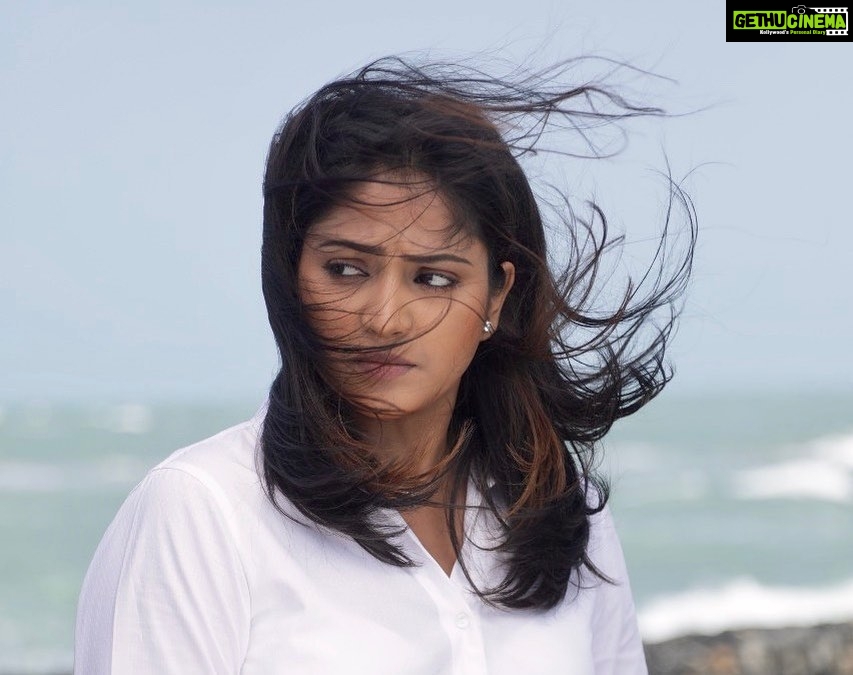 Hariprriya Instagram - “Shooting in a ghost town” 😱 Read to find out 👉🏻 babeknows.com . Link in the bio #babeknows #babe #knows #bangalore #hariprriya #shootlife