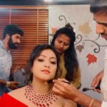 Hariprriya Instagram - Vibing with my crew before we get on to the shoot 😎 #WednesdayFun #alorsondanse