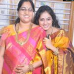 Hariprriya Instagram – ‪Recalling a cute little story from my childhood on this Mother’s Day ❤️ Check out my blog Babeknows.com for “ಅಮ್ಮ ಜೊತೆಗಿದ್ರೆ ಎಲ್ಲವೂ ಸು’ಲಲಿತ’ 😍” ‬. Link in the bio

#babeknows #babe #knows #hariprriya #bangalore #mothersday #motherslove #timelesslove