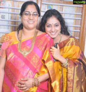 Hariprriya Instagram - ‪Recalling a cute little story from my childhood on this Mother’s Day ❤️ Check out my blog Babeknows.com for “ಅಮ್ಮ ಜೊತೆಗಿದ್ರೆ ಎಲ್ಲವೂ ಸು'ಲಲಿತ' 😍” ‬. Link in the bio #babeknows #babe #knows #hariprriya #bangalore #mothersday #motherslove #timelesslove