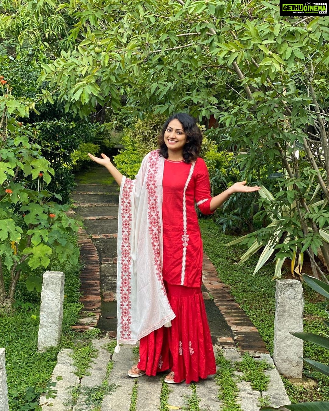 Hariprriya Instagram - Guess what topic I chose for a drawing competition in school? 🖌️ To find out, check my blog 😉 #babeknows . Link in the bio