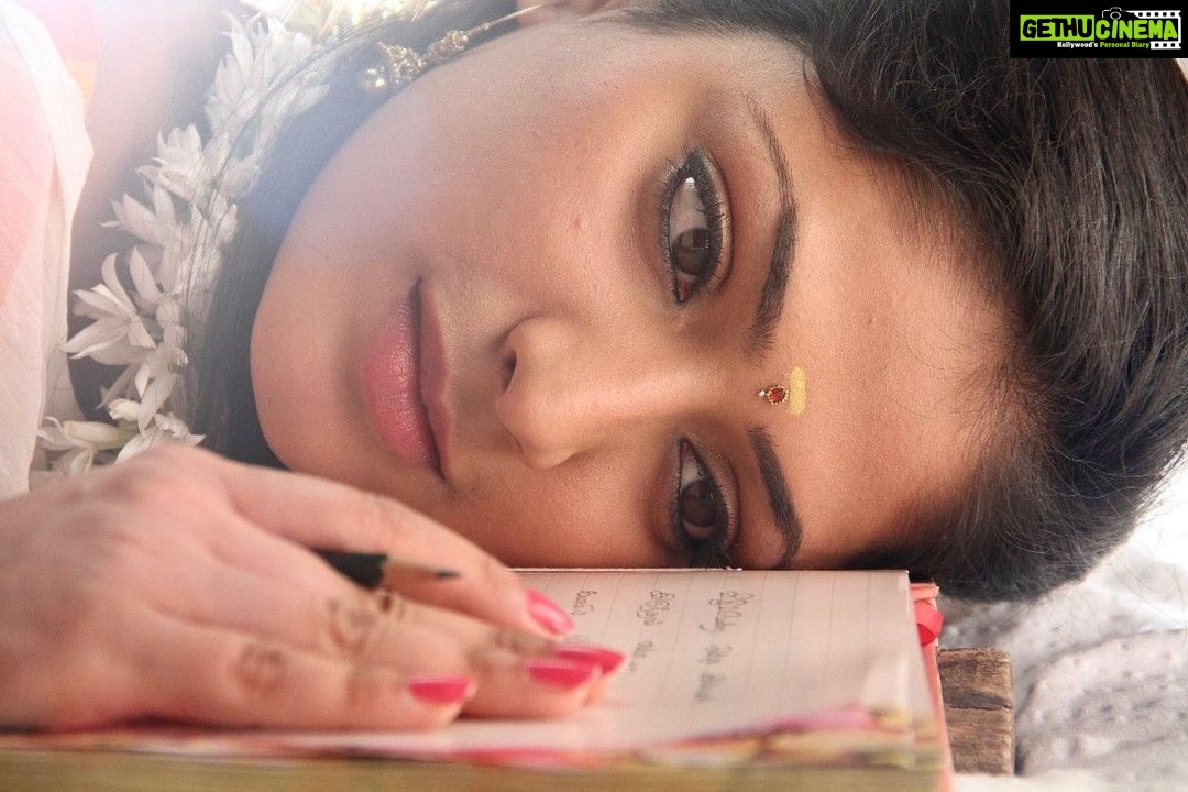Hariprriya Instagram - I indeed had a love story ❤️ #babeknows . Link in the bio