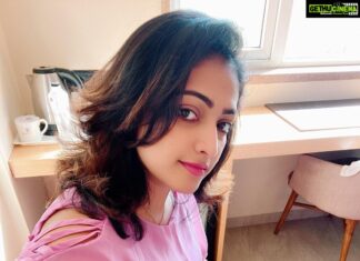 Hariprriya Instagram - Hi ppl 🙋🏻‍♀ I have a request🙏🏻 Some ppl don’t have an idea about what’s going on, due to lack of tv or papers or whatever reason... they are these daily wages worker, domestic helper, slum dwellers etc. They must be facing a lot of difficulty that we can’t even imagine!!! So pls identify one or two families close by and help them with basic groceries and sanitizers plssssss and educate them about the importance of social distancing 🙏🏻 This will only help us in return, I am doing my bit, I hope and trust even u guys will help 🙂🙏🏻 Let's do all contribute. #Education #SpreadtheWord #SocialDistancing #SelfQuarantine #SpreadLove #StopCorona