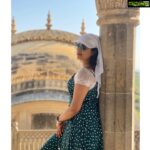 Hariprriya Instagram – “Lost in thoughts & memories”
Considering the active person I am, already miss my freedom to travel, to meet, to eat, to go anywhere I want, even to stand & sit !! Bored of being on house arrest 😟 But can’t help it, we all have to be safe and protect each other by distancing ourselves from eachother & staying clean. 
Use this time for yourself, try something creative to keep stay occupied, teach the young ones or learn a new craft. This is the time for families to come together, clear off the differences, this is the time we prove to ourselves that we can live with our people without material pleasures, so make use of this time in a positive way!!! Most importantly be safe, eat healthy, exercise and SPREAD LOVE not Corona 🙂 Even at a distance, we all are together in this… Huggsss 🤗🤗🤗 Oops sorry for the hug😛 so Namaste it is 🙏🏻🙏🏻🙏🏻
But on a serious note, taking this opportunity to salute all the doctors, medical professionals all over the world for their selfless work & contribution in these tough times. I sincerely request all of you to help them by staying indoors. Stock food & supplies, minimize commute. Let’s do our bit.
#SocialDistancing #SelfQuarantine #SpreadLove #StopCorona