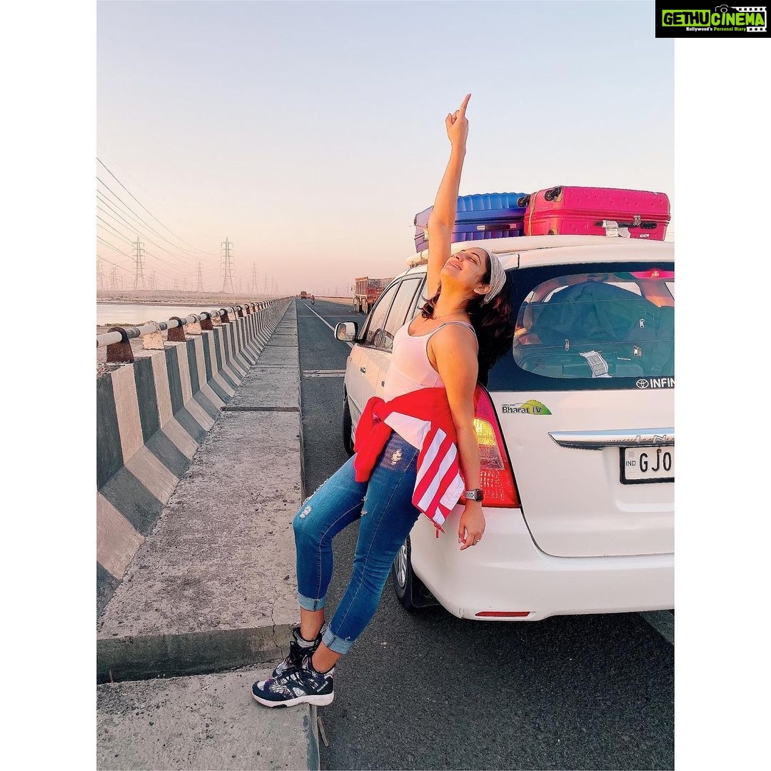 Hariprriya Instagram - If we were meant to stay in one place , we would have roots instead of feet π
!! So donβt listen to what they say. GO SEE π TRAVEL !! Before u run out of time π€© It leaves u speechless then turns u into a storyteller π #traveltheworld #traveling #traveldiaries