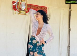 Hariprriya Instagram - ‪Beat the Monday blues with the right attitude! 🤩‬ ‪#mondaymood #mondayvibes #Gujarat #Rannofkutch ❤️‬