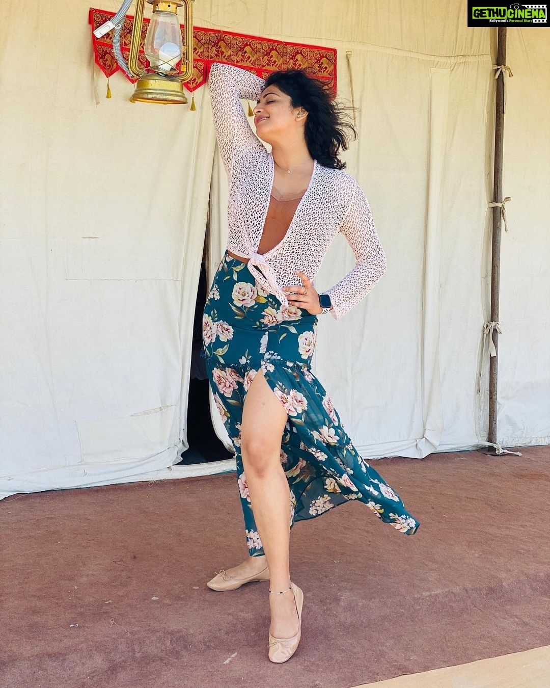 Hariprriya Instagram - Beat the Monday blues with the right attitude! 🤩 #mondaymood #mondayvibes #Gujarat #Rannofkutch ❤️