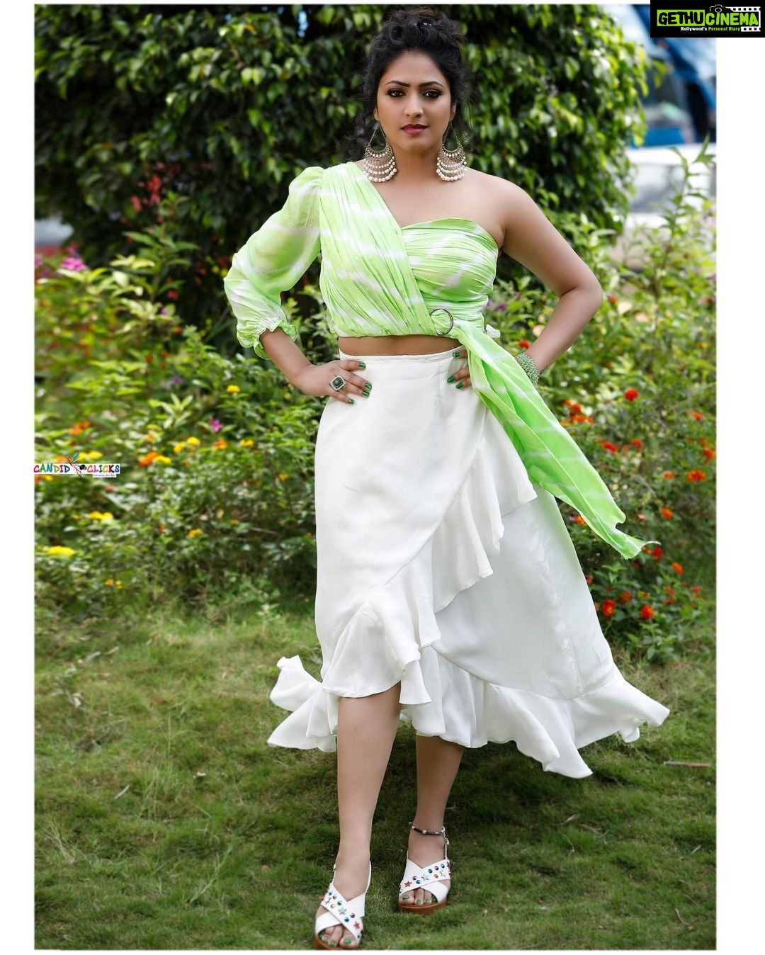 Hariprriya Instagram - Beauty attracts the eye but style captures the heart✨💚 #StylishSunday Beautiful Citrus Draped Top paired with White Skirt designed by 🤩 - @nineonine_designstudio Beautifully captured by 😍 - @candidclicks1