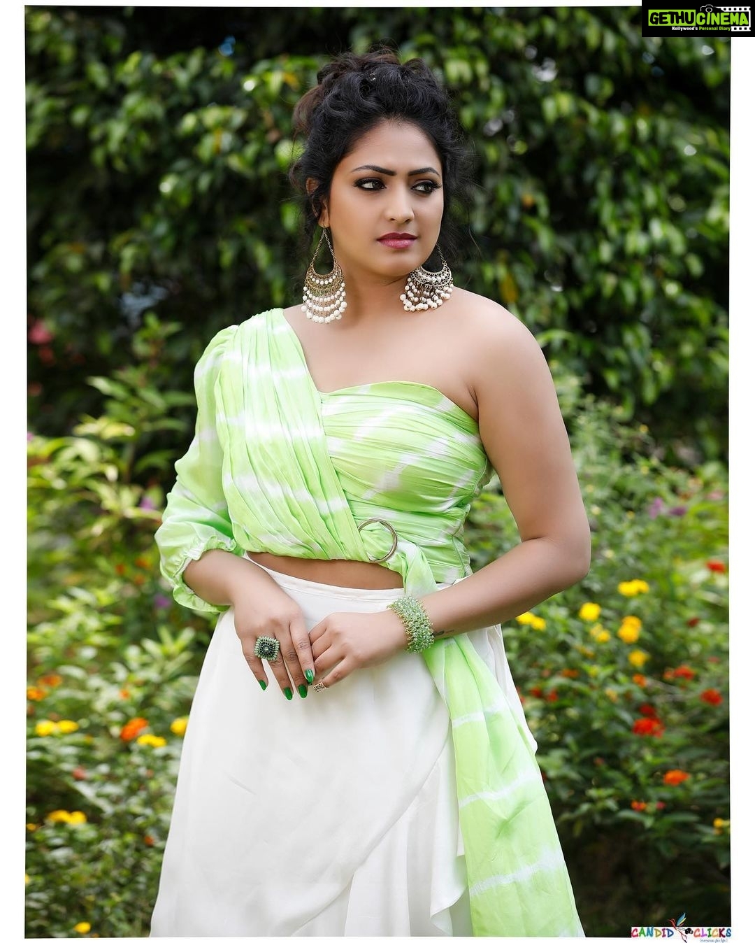 Hariprriya Instagram - Beauty attracts the eye but style captures the heart✨💚 #StylishSunday Beautiful Citrus Draped Top paired with White Skirt designed by 🤩 - @nineonine_designstudio Beautifully captured by 😍 - @candidclicks1