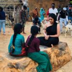 Hariprriya Instagram – Feeling nostalgic playing 5 stones on the sets of #Bichchugathi 🤩 #childhoodmemories 😍😍 Have you guys played this game like me? Share your best memory with me in the comments below 🥰

#Bichchugathi in theaters from 28th Feb 🤩