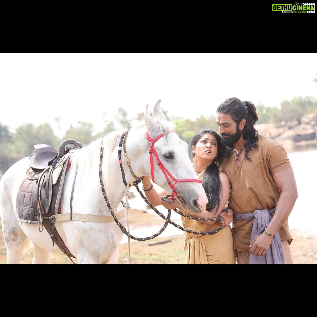 Hariprriya Instagram - Yayyyyyy 😍💃🏻 !! “Dheera Sammohagaara” song from #Bichchugathi has reached 1 Million plus views 😬🥰 Thank you for all your love 🤗😍❤ The movie is all set to release on 28th Feb 😊🤗 If u Haven't seen the song yet? 😱 here is the link 🤩 ▶️ https://youtu.be/1UzUlwcY4Ok