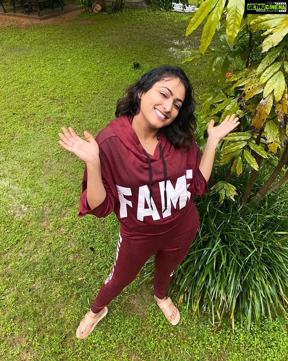 Hariprriya Instagram - Overwhelmed with all the love & blessings u showered on me on my birthday 😍❤ Tried my best to reply as many as possible from last 2 days ☺ So here I am thanking my family, frndz, movie teams, colleagues, press, media & YOUuuuu all for making my birthday so special 🥰🥰 Love u all😘🤗❤️