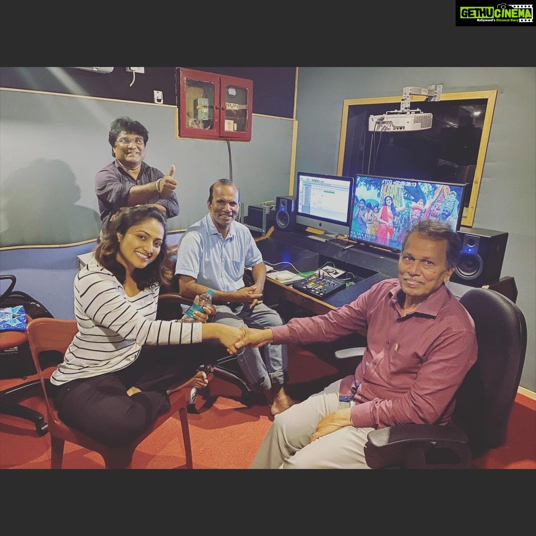 Hariprriya Instagram - Hi guys 🙋🏻♀ I'm very happy to tell you that with amazing planning & execution by Baraguru Ramachandrappa sir, we finished shooting for “Amruthamathi” in less than 2 months🥰💃🏻💃🏻 Also, I broke my own record of dubbing for a movie in just ONE DAY💃🏻 Yayyy....The dialogues were difficult & in pure literary Kannada but very, very meaningful 😍 Going back to 13th century with this script gave me so much satisfaction as an artist ❤