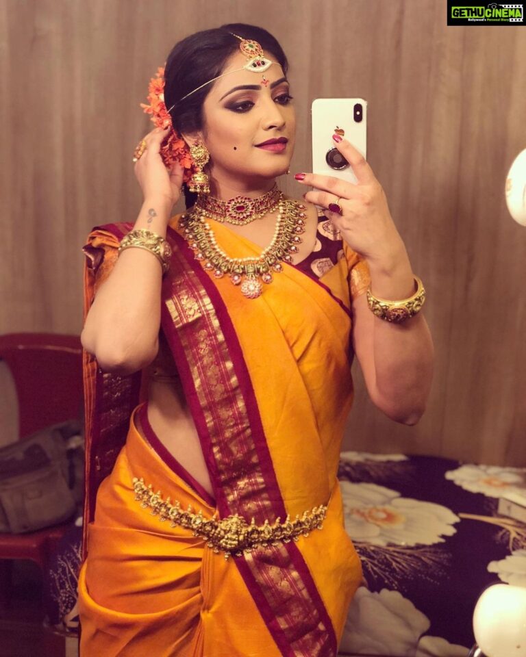 Hariprriya Instagram - How’s the #bride ? ☺️😉 (A pic frm today’s shoot) Jewellery by - @lotus_silver_jewellery 😍 Styled by - @divyamurthy23 😍