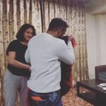 Hariprriya Instagram - Fun times while rehearsing for the title track "Ellidde illithanaka" in Kashmir 😍 ( PLS ignore my broken Hindi 🙈) I was trying to be a good student but It was hilarious to see Murli Master & Sruja's excellent chemistry 🤣😛 Watch out for our title song teaser today at 7 PM on @aanandaaudio channel & tell me whose chemistry is better😬