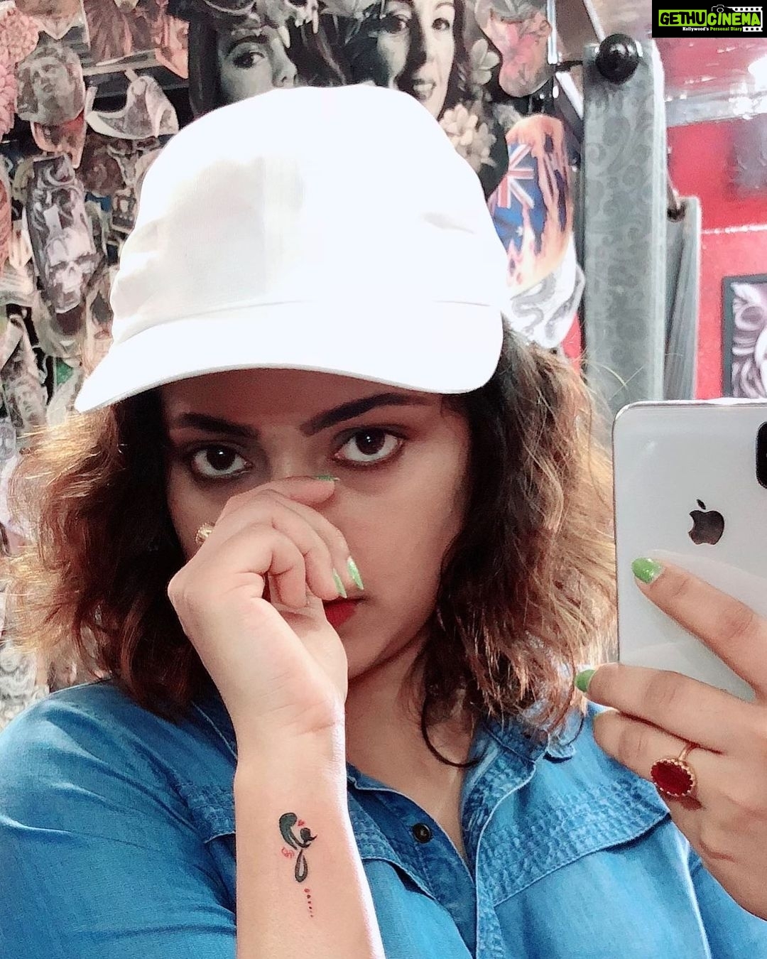 Hariprriya Instagram - Guys, most of u were right, Yes, itโs my forever love tattoo โค my mom holding me ๐ with my dadโs initial RCS as a support ๐ How did u like it โบ #tattoo artist @rico_spotlight8 ๐