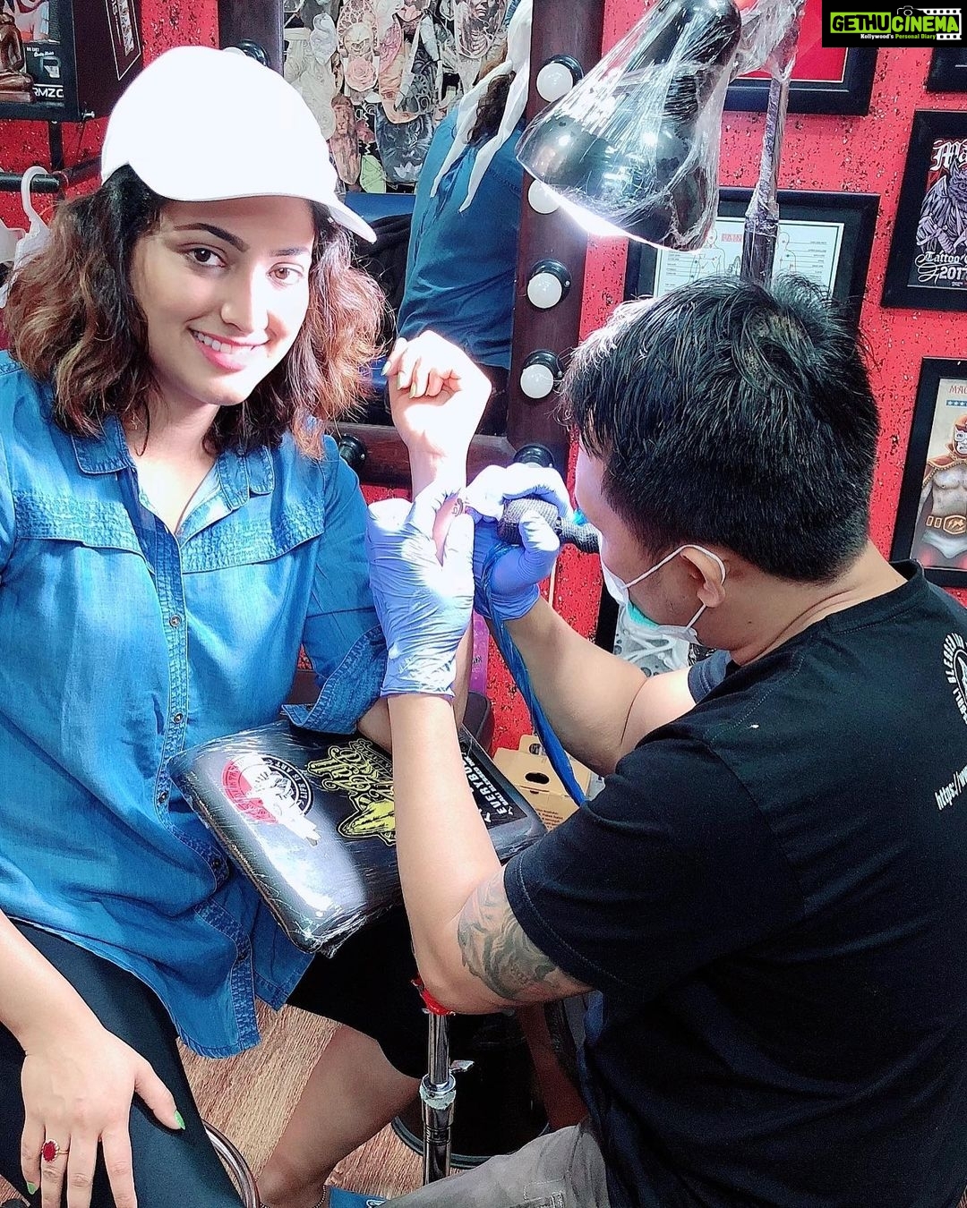 Hariprriya Instagram - Getting my 2nd #tattoo done in #Bali #Indonesia ππ¬ππ» Guys, guess what I'm gonna get doneπ comment below π