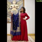 Hariprriya Instagram - ದಸರಾ ಹಬ್ಬದ ಶುಭಾಷಯಗಳು 💐😍🙏🏻 #happydasara 🤩 #happydassehra 😇 Beautifully styled by - @divyamurthy23 😇. Beautiful outfit by - @prathikshadesignhouse 😇. Beautiful jewellery by - @lotus_silver_jewellery 😇