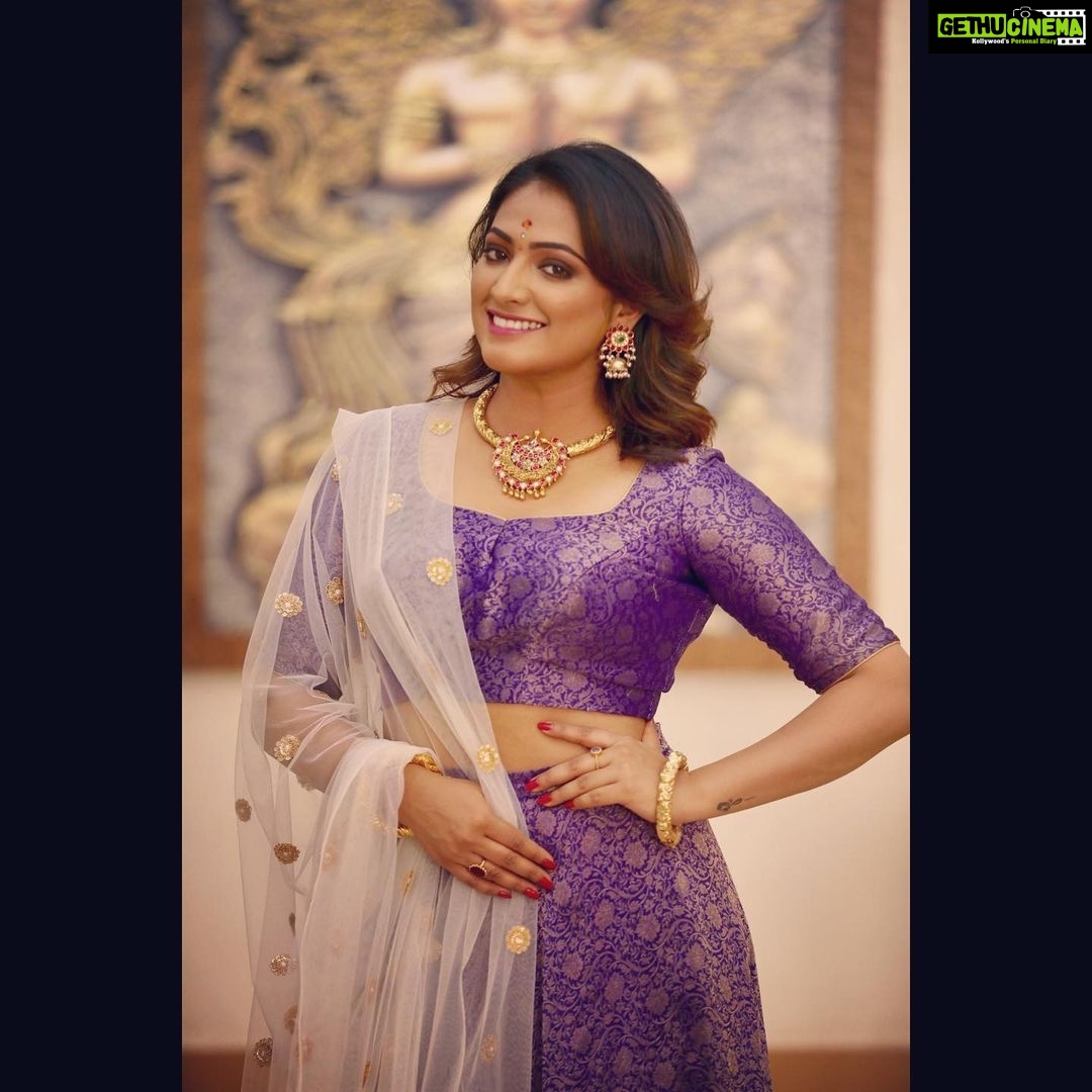 Hariprriya Instagram - โDress how you want to be addressedโ ๐ Have an amazing weekend ppl ๐ #weekend #helo #helokannadaofficial ๐ Wearing - @prathikshadesignhouse ๐ Accessories by - @lotus_silver_jewellery ๐ Styled by- @divyamurthy23 โค๏ธ
