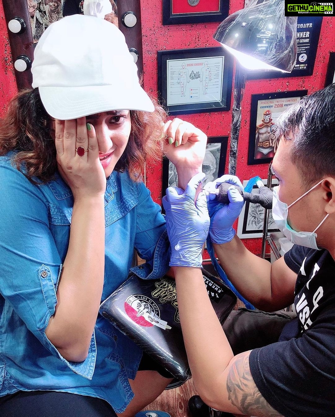 Hariprriya Instagram - Getting my 2nd #tattoo done in #Bali #Indonesia ππ¬ππ» Guys, guess what I'm gonna get doneπ comment below π