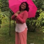 Hariprriya Instagram - Listen to the rhythm of falling rain 😍 #rain #helokannada #hariprriya ❤️