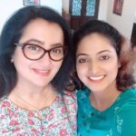 Hariprriya Instagram - This is my first selfie with a politician/MP 😇 @sumalathaamarnath Mam 😍 I Always feel that warmth when I meet her 🤗❤ Lots of love 🤗